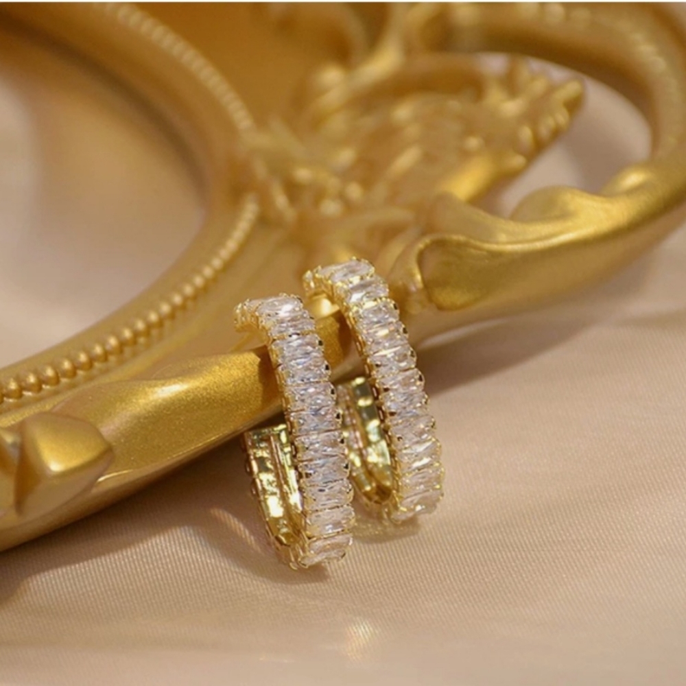 14K GOLD TEMPERAMENT WITH AAA ZIRCON STUD EARRINGS